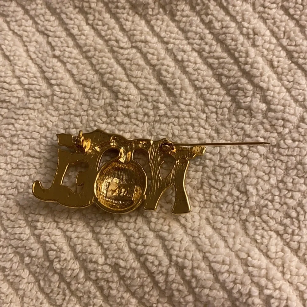 Noel Gold-Tone Brooch Red Green Accents Christmas Holiday Seasons Greetings